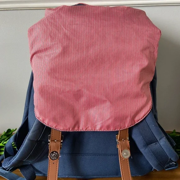 Hershel retreat back pack. 19.5L. Navy blue.
